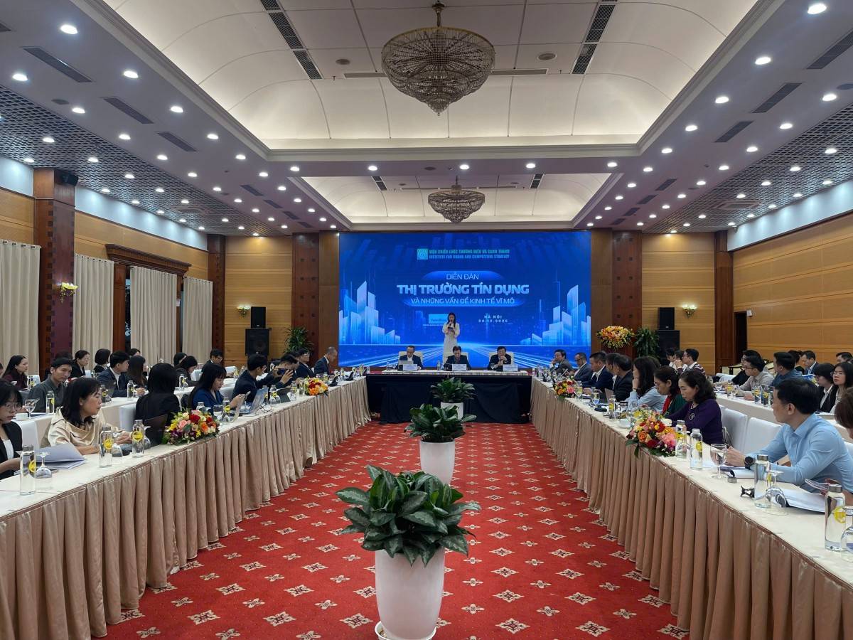Diễn đàn Thị trường tín dụng và những vấn đề kinh tế vĩ mô