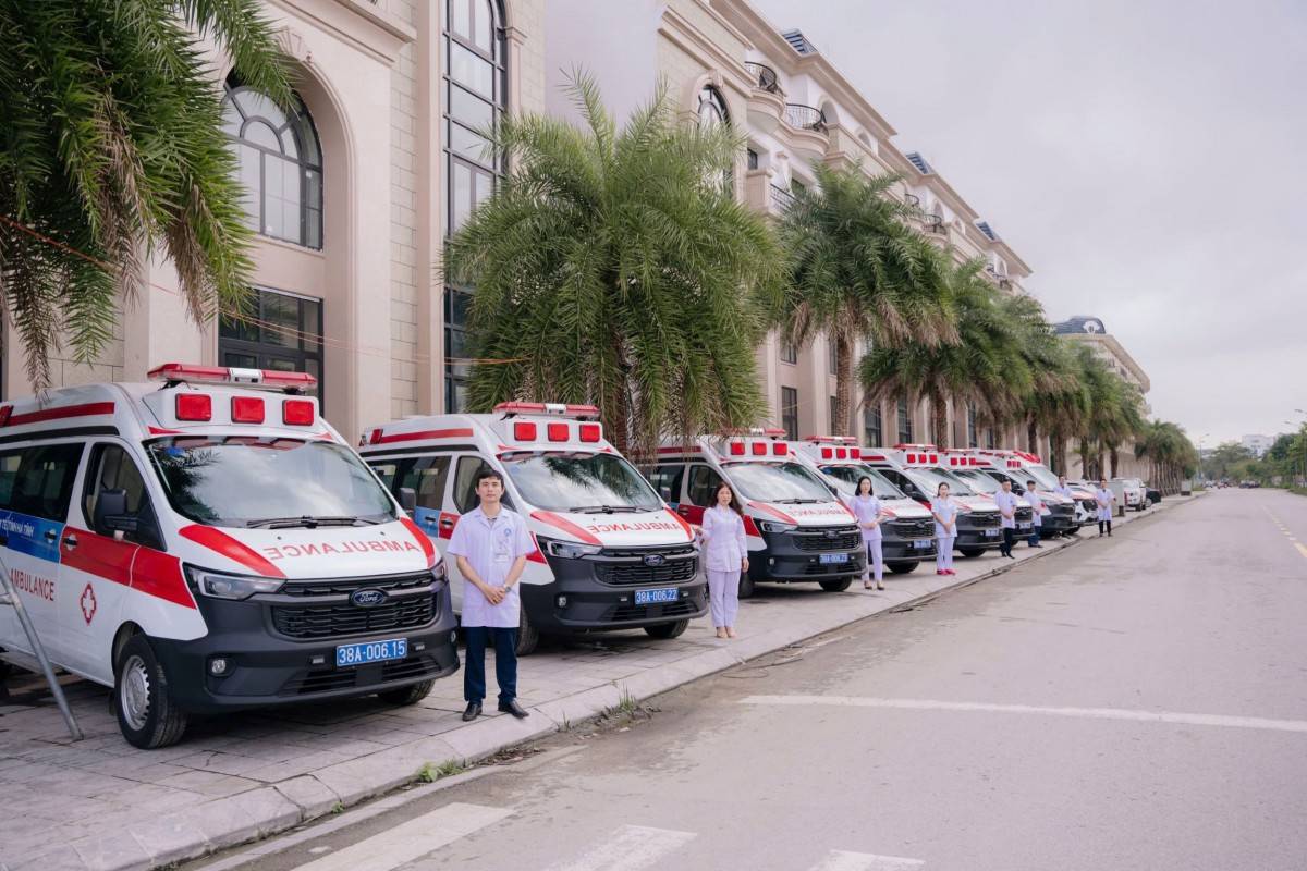 Hình ảnh dàn xe cấp cứu Vingroup tài trợ cho tỉnh Hà Tĩnh.