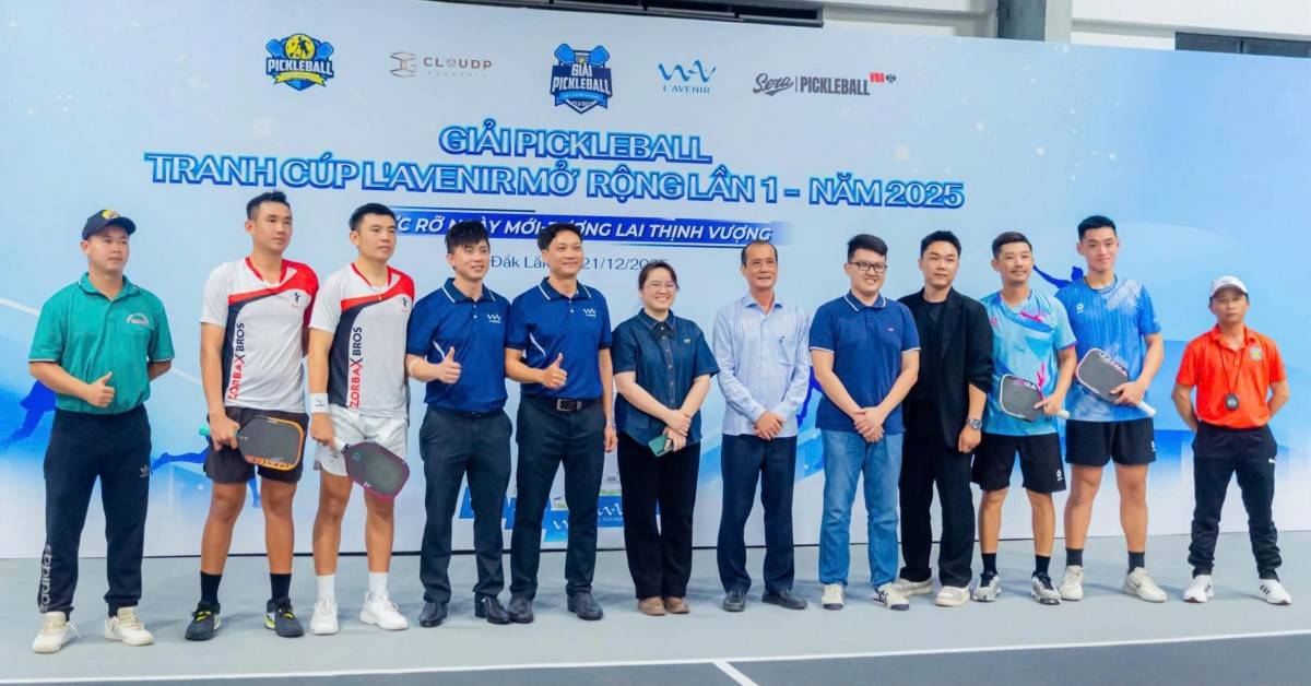 Ban tổ chức Giải đấu - thành viên Ban Thể Thao của Tập đoàn Cloud Gate.