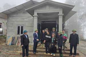 Mường Bo (Lào Cai): Ấm tình đoàn kết trong lễ bàn giao nhà cho các hộ dân bị thiệt hại do bão số 10