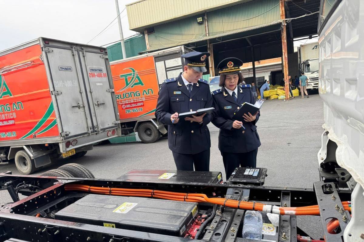 Hải quan Việt Nam nỗ lực góp phần đưa kim ngạch xuất nhập khẩu năm 2025 cán mốc 900 tỷ USD