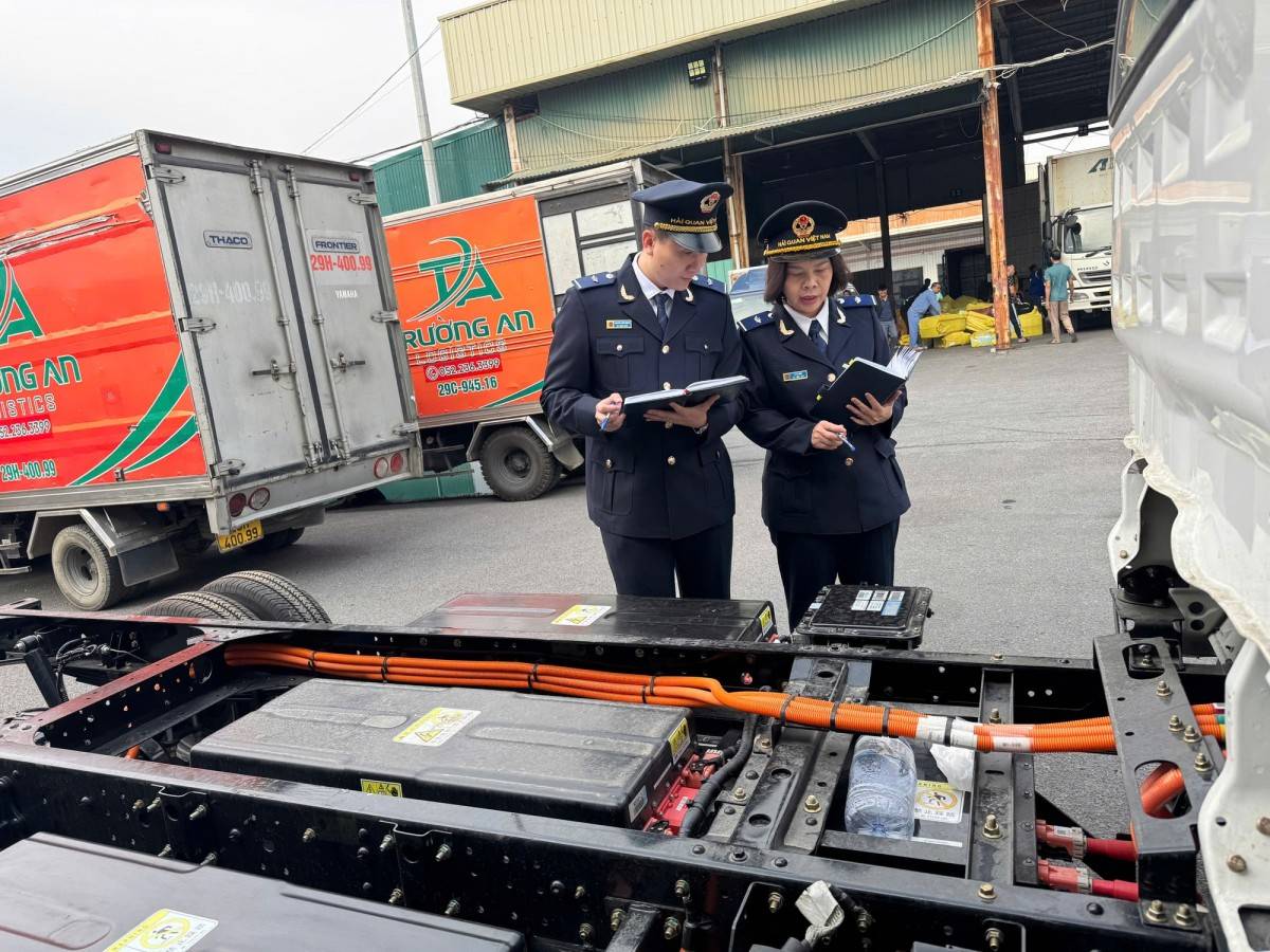 Hải quan Việt Nam nỗ lực góp phần đưa kim ngạch xuất nhập khẩu năm 2025 cán mốc 900 tỷ USD