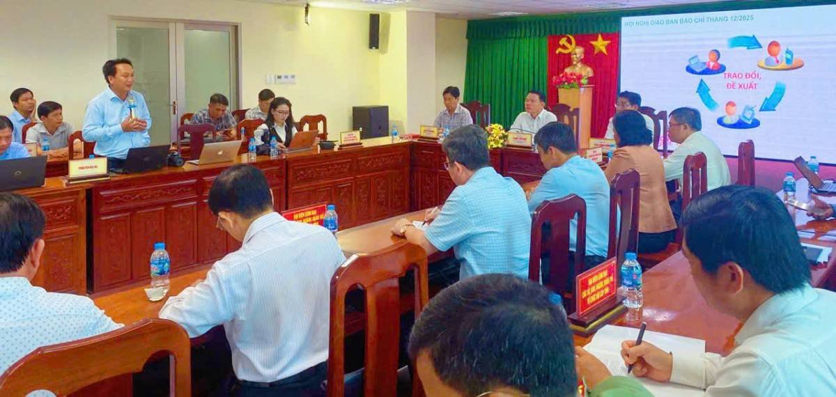 Nhiều câu hỏi của các cơ quan báo chí đã được đặt ra tại buổi họp báo.