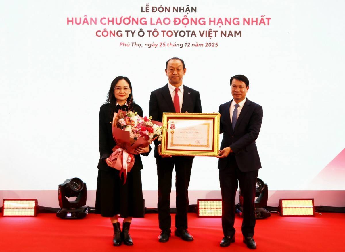 Toyota Việt Nam đón Huân chương Lao động hạng Nhất sau 30 năm phát triển