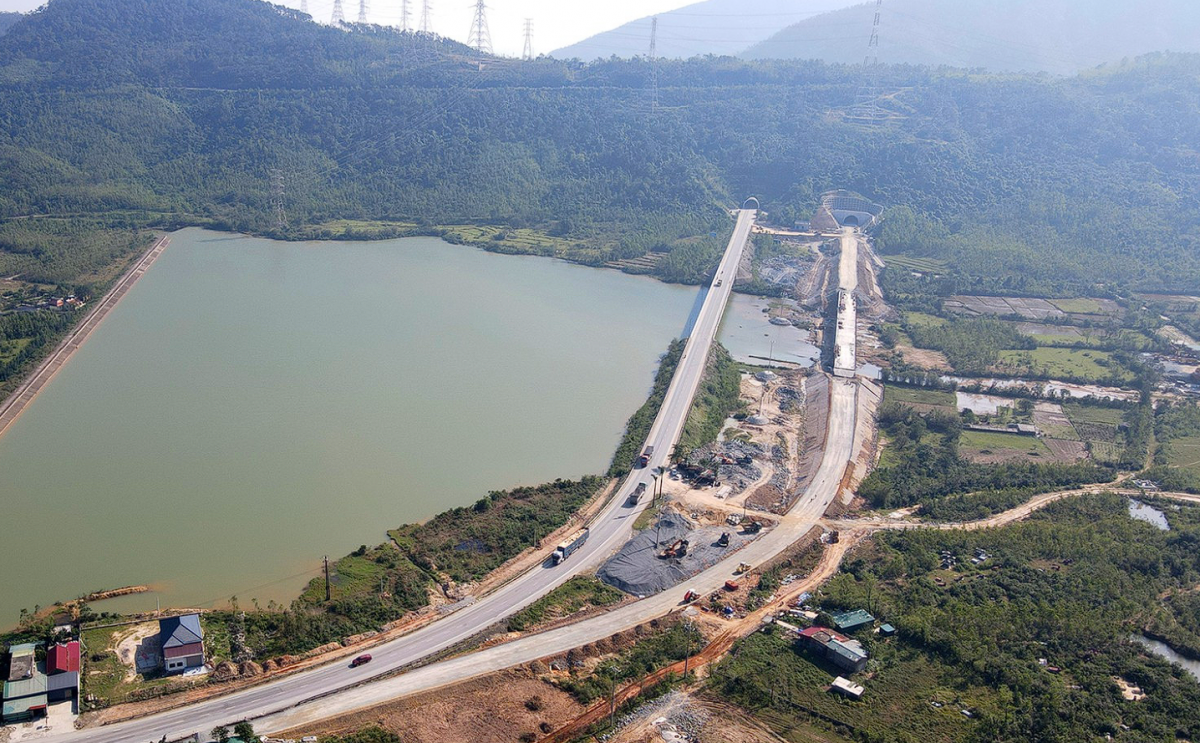 Tăng tốc thi công hầm Đèo Ngang mới, quyết tâm thông xe kỹ thuật trước 31/12