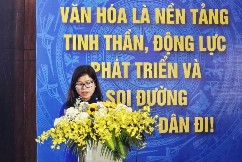 Giám đốc Sở Văn hóa, Thể thao và Du lịch Phạm Thị Trung phát biểu tại buổi lễ