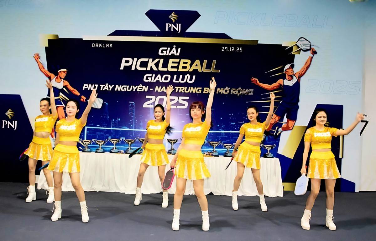  Chương trình văn nghệ tạo không khí sôi động chào mừng Lễ khai mạc Giải Pickleball PNJ Tây Nguyên - Nam Trung Bộ mở rộng năm 2025.