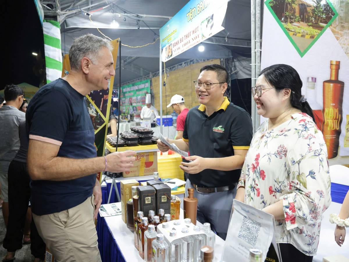 Nhiều hoạt động bên lề sôi động tại Lễ hội Văn hóa Sông nước Cần Thơ