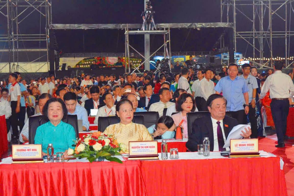 Đại biểu tham dự Lễ khai mạc