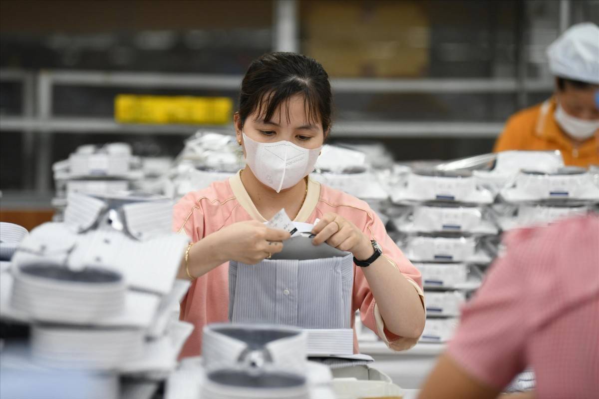 Doanh nghiệp dệt may đồng loạt báo lãi lớn, xuất khẩu cán mốc 46 tỷ USD