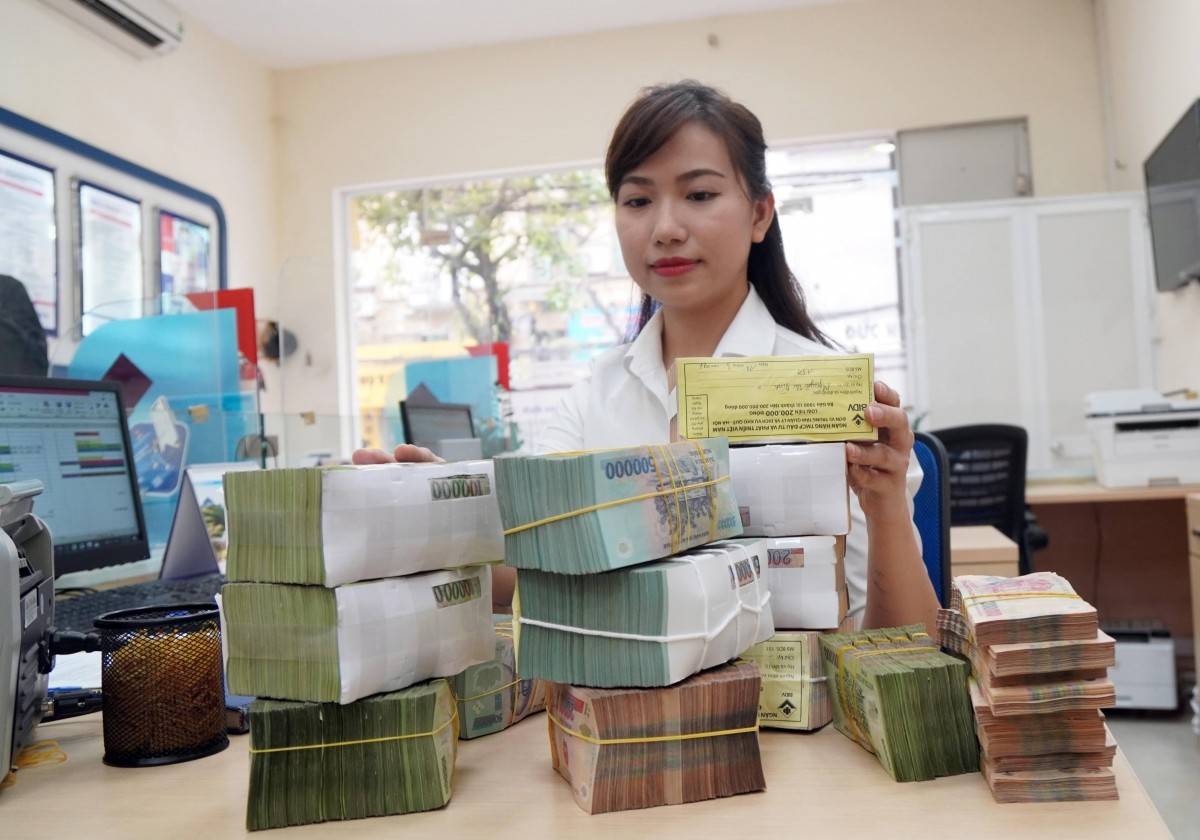 Lãi suất ngân hàng ngày 4/5/2026: Big4 đồng loạt giảm mạnh, xuất hiện gói cao