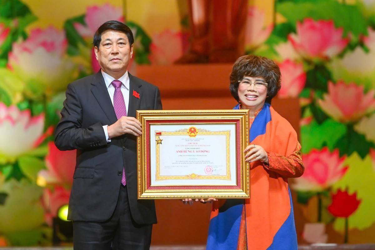 Tập đoàn TH đón nhận danh hiệu Anh hùng Lao động tại Đại hội Thi đua yêu nước toàn quốc lần thứ XI