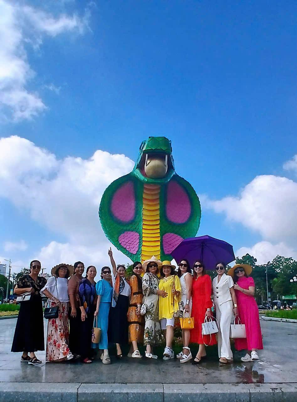 Biển người đổ về Lễ hội hoa Sa Đéc lần thứ II