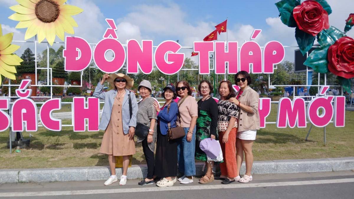 Du khách vô cùng thích thú và ấn tượng tại Lễ hội hoa Sa Đéc lần thứ 2