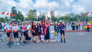 Biển người đổ về Lễ hội hoa Sa Đéc lần thứ II