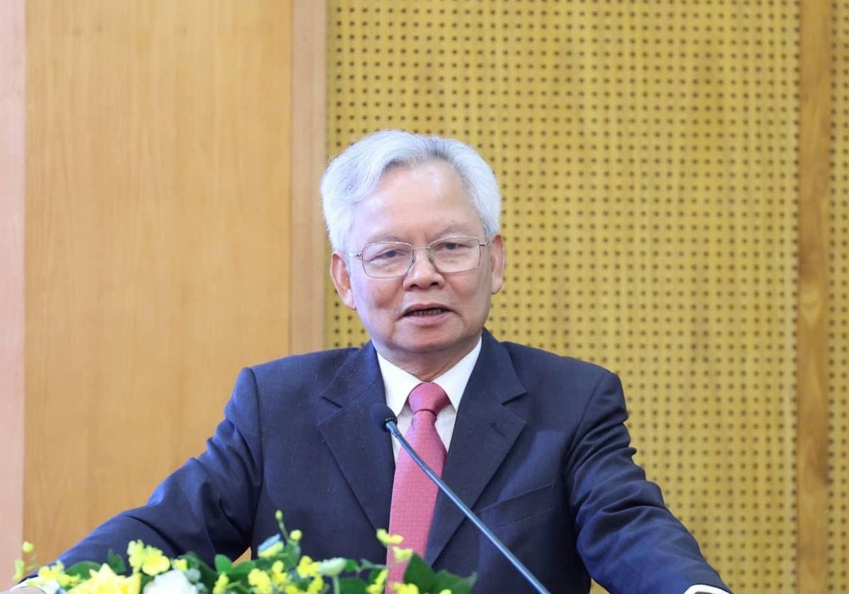 GS.TS Tạ Ngọc Tấn, nguyên Uỷ viên Trung ương Đảng, Phó Chủ tịch thường trực Hội đồng Lý luận Trung ương trình bày chuyên đề tại Hội nghị. Ảnh: TTXVN