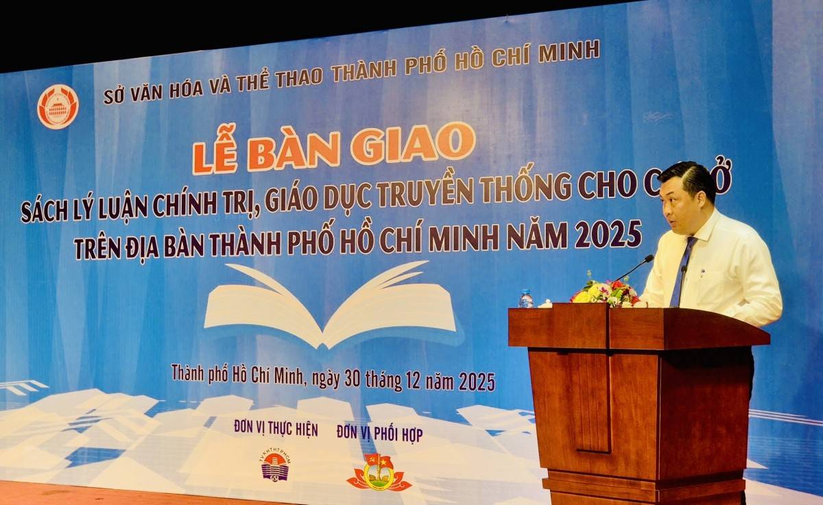 TP. Hồ Chí Minh trao hơn 10.600 bản sách cho cơ sở, lan tỏa văn hóa đọc và giáo dục truyền thống