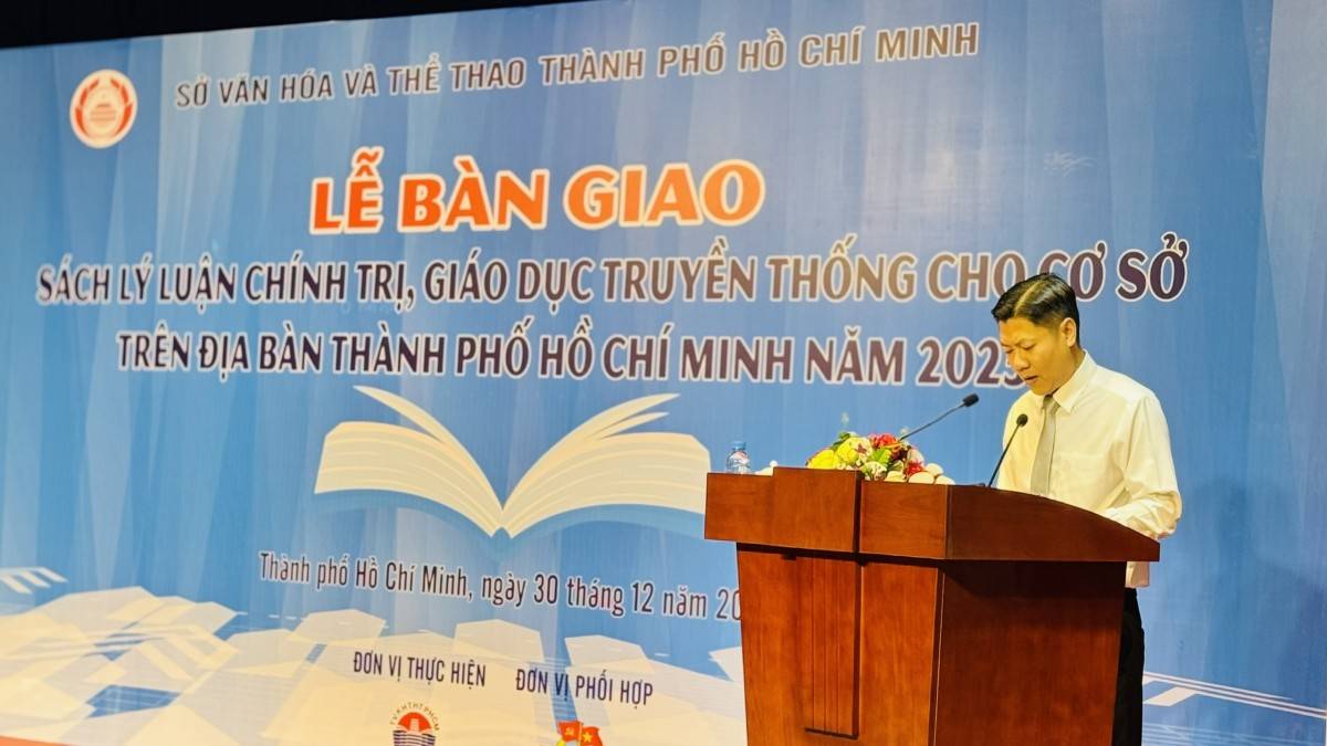TP. Hồ Chí Minh trao hơn 10.600 bản sách cho cơ sở, lan tỏa văn hóa đọc và giáo dục truyền thống