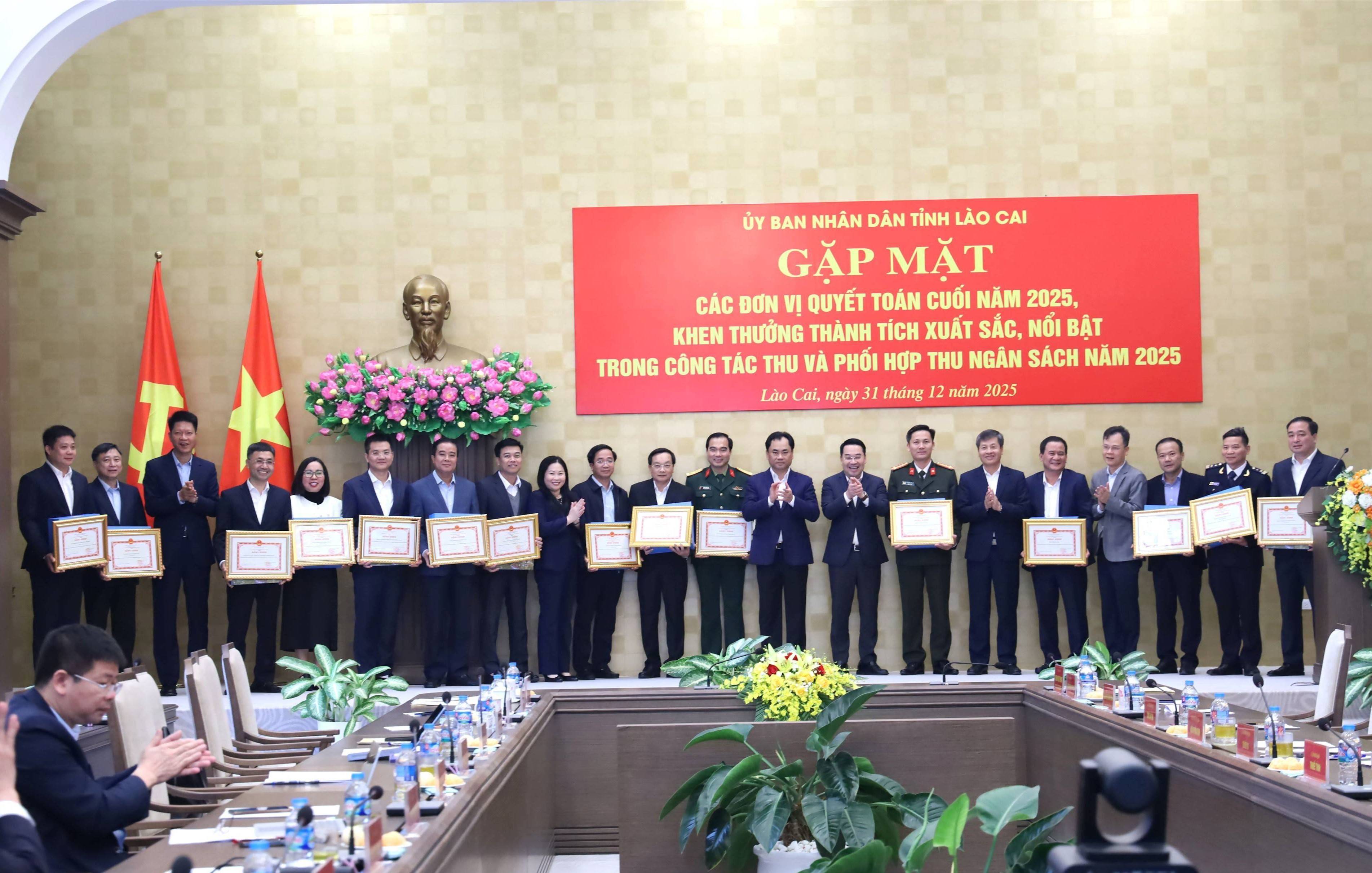 Lào Cai biểu dương 15 tập thể tiêu biểu trong công tác thu ngân sách năm 2025