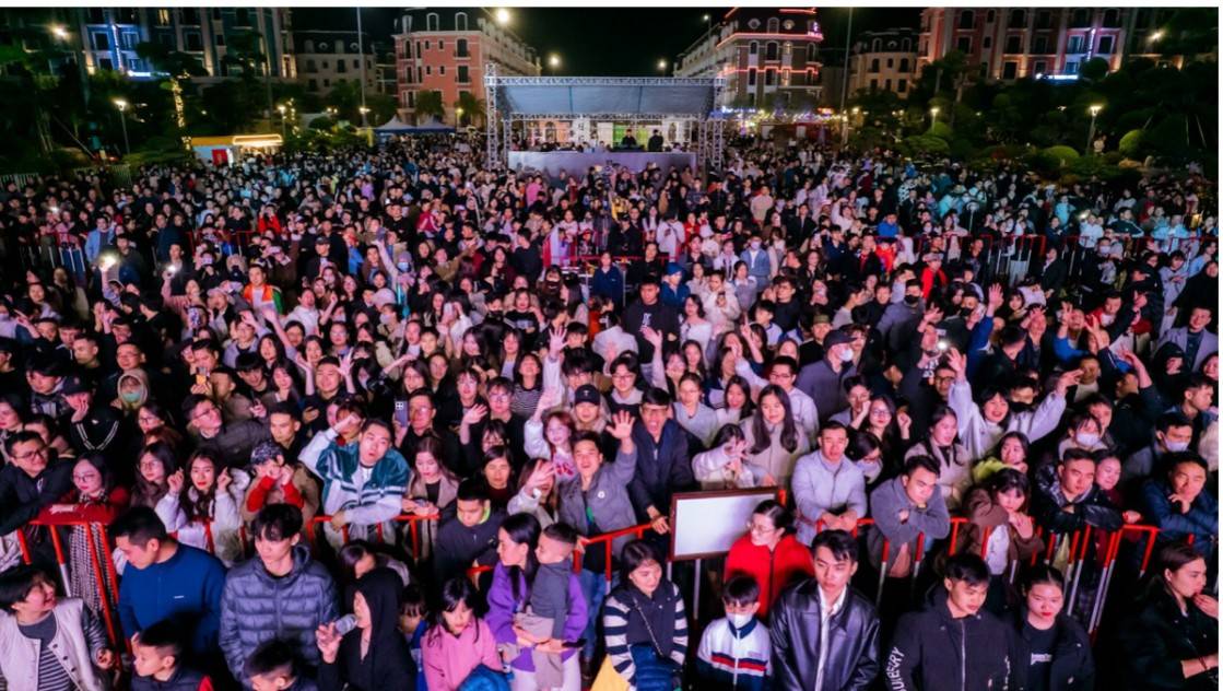 Du khách đến tham dự đêm Countdown 2026 (Nguồn Dragon Ocean Đồ Sơn)