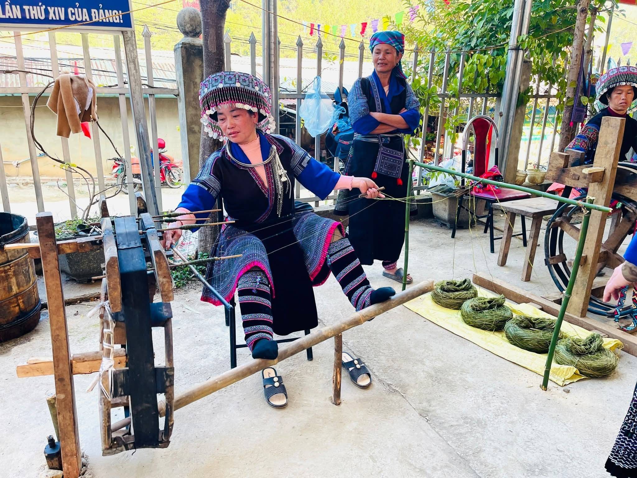 Sắc Chàm Lao Chải: Nghề truyền thống gọi mùa xuân về với Mù Cang Chải ngày đầu năm mới