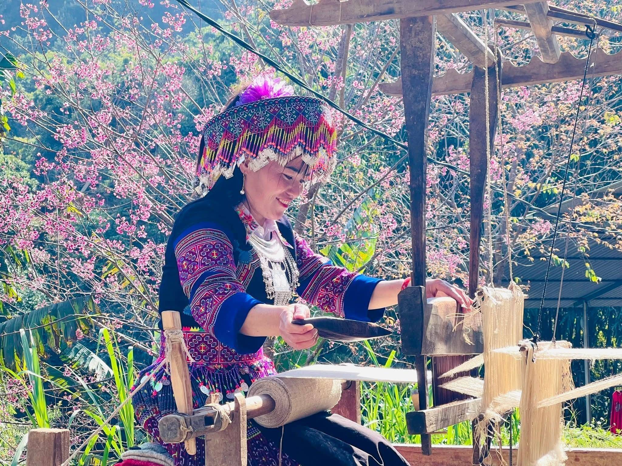 Sắc Chàm Lao Chải: Nghề truyền thống gọi mùa xuân về với Mù Cang Chải ngày đầu năm mới