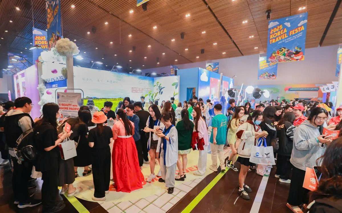 Giới trẻ TP Hồ Chí Minh hào hứng trải nghiệm Ngày hội Du lịch Hàn Quốc