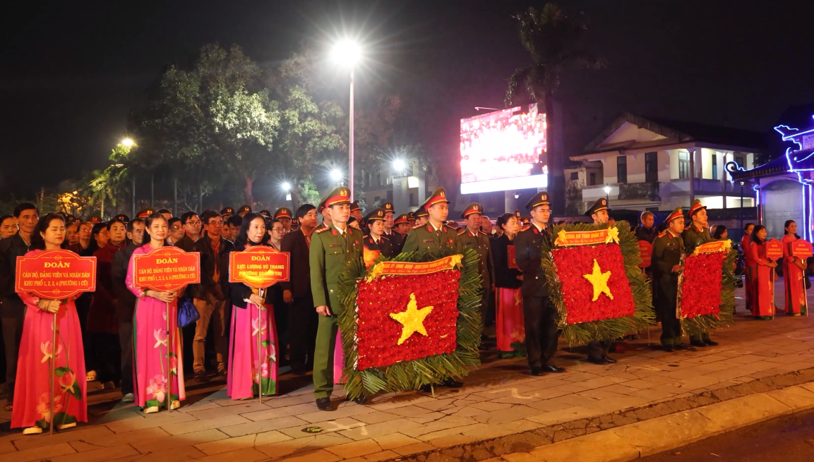 Quảng Trị: Linh thiêng đêm hoa đăng tri ân các Anh hùng liệt sĩ trên dòng Thạch Hãn