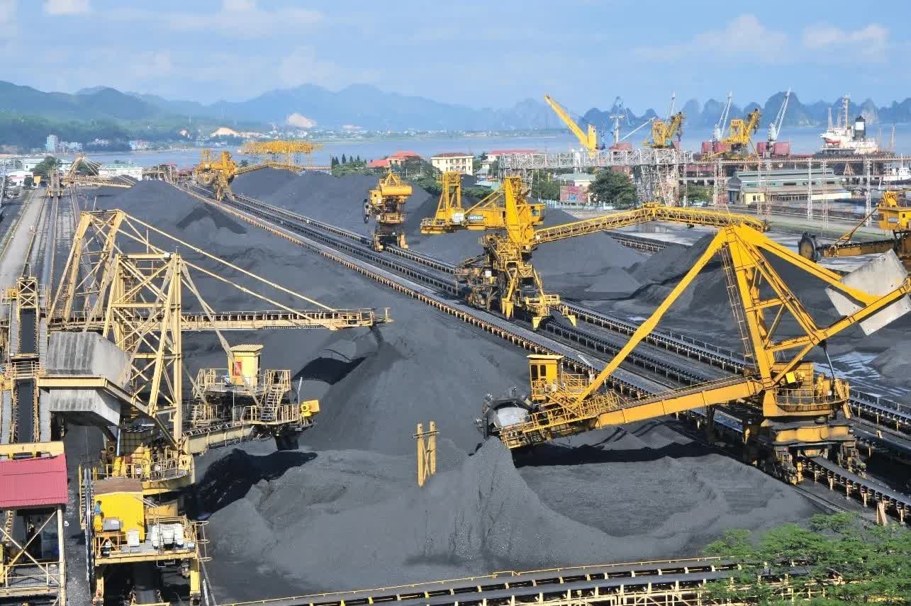 Than, khoáng sản và điện tăng tốc, TKV vượt xa mục tiêu lợi nhuận năm 2025