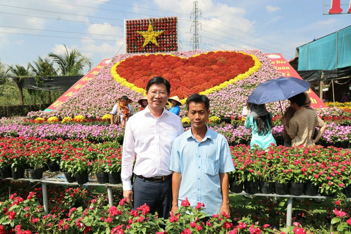 Sa Đéc rực rỡ sắc xuân, khinh khí cầu bay rợp trời thu hút du khách