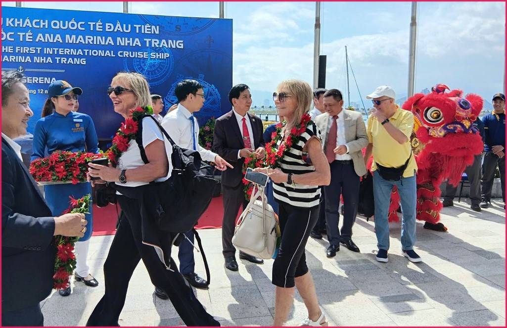 Du thuyền Costa Serena mở đầu năm 2026, đưa gần 4.000 khách quốc tế đến Nha Trang