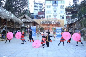 Sa Pa sôi động đêm cuối năm, thu hút hàng chục nghìn du khách