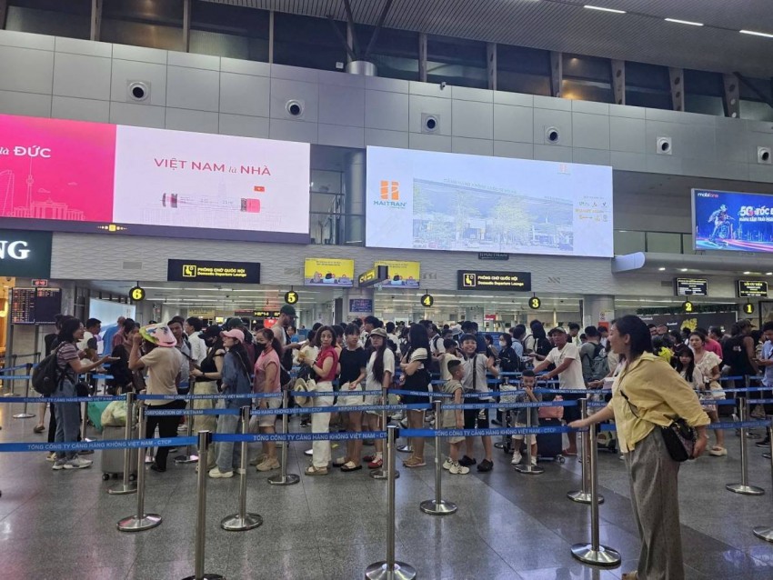 kỳ nghỉ Tết Dương lịch, thành phố đón 908 chuyến bay. Trung bình mỗi ngày 151 chuyến, với 83 chuyến nội địa và 68 chuyến quốc tế, tăng gần 25% so với cùng kỳ năm ngoái.