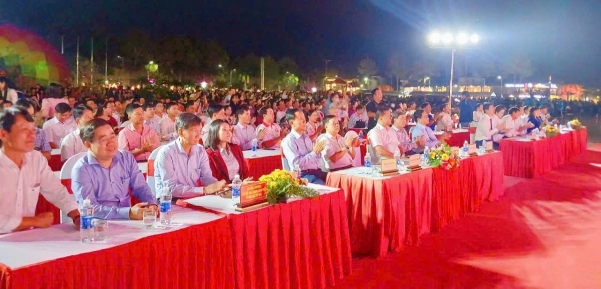 Đại biểu tham dự buổi Lễ bế mạc. 