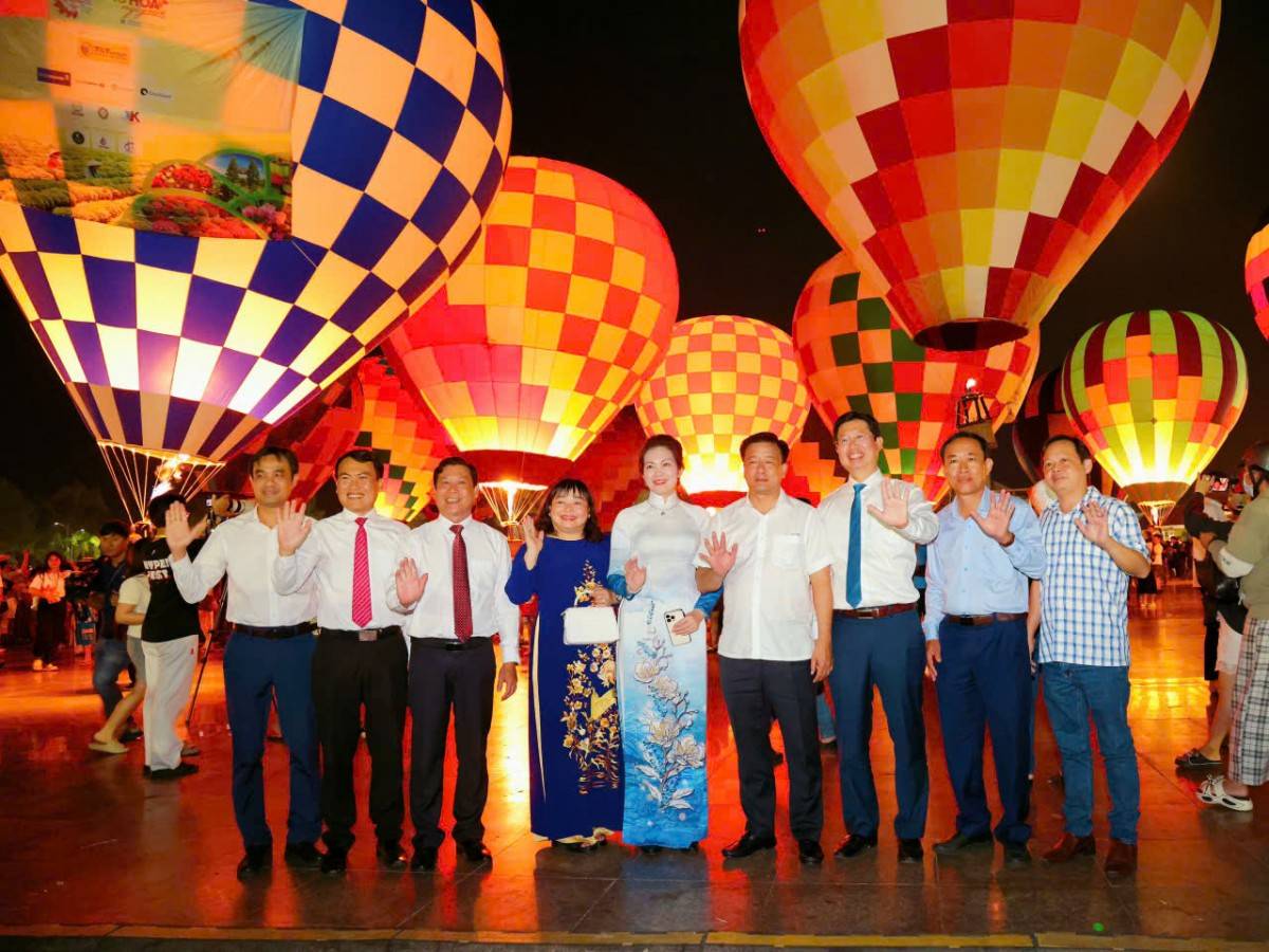 UBND tỉnh Đồng Tháp tổ chức Lễ bế mạc Festival Hoa - Kiểng Sa Đéc lần thứ II năm 2025. 