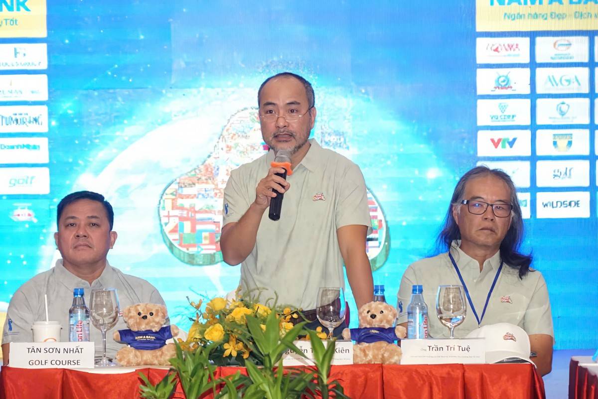 Ông Nguyễn Trung Kiên - Chủ nhiệm Ủy ban Nhà nước về Người Việt Nam ơ nước ngoài, Trưởng Ban tổ chức cung cấp thông tin đến báo chí. (Ảnh: Uyển Nhi)