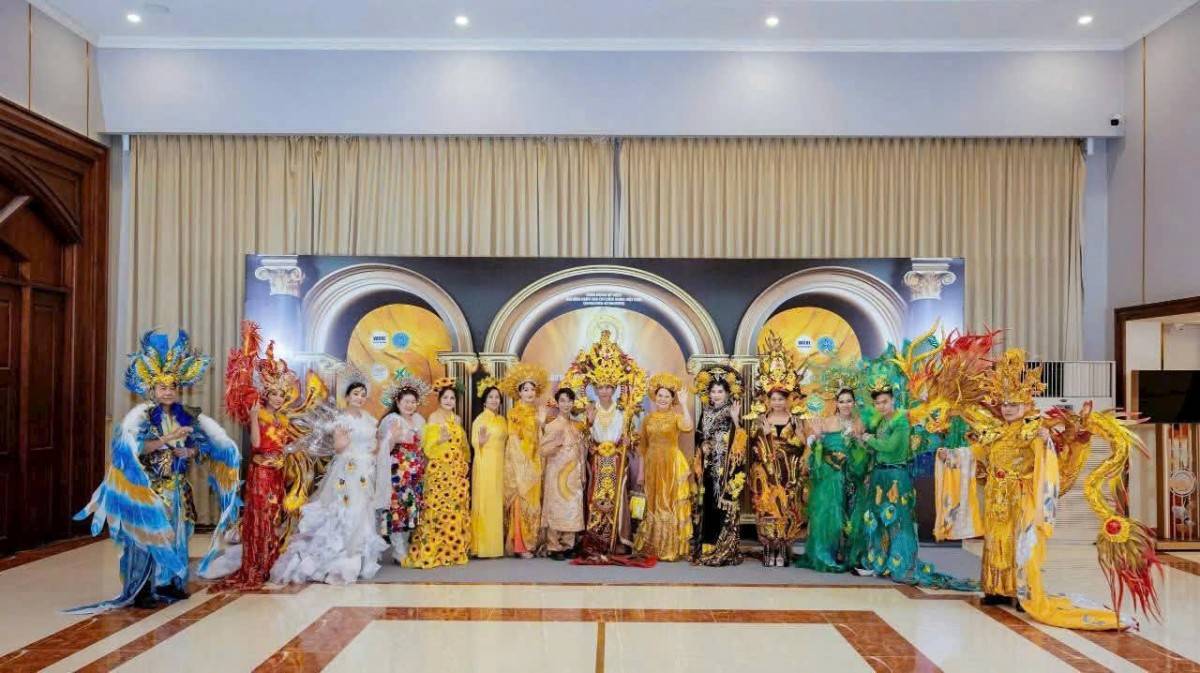 Áo dài dân tộc Việt lộng lẫy, tỏa sáng cùng nghệ thuật Quilling độc bản