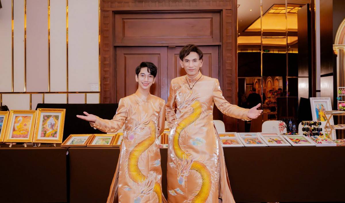 Áo dài dân tộc Việt lộng lẫy, tỏa sáng cùng nghệ thuật Quilling độc bản