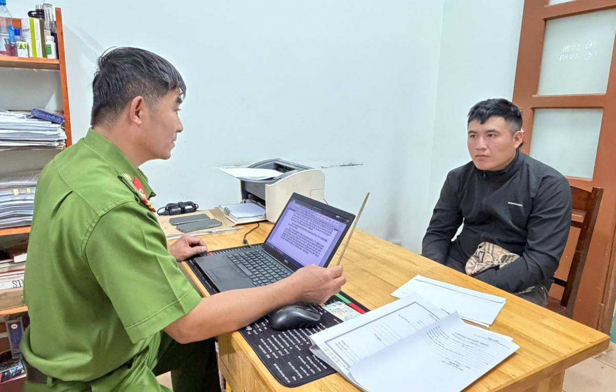 Đắk Lắk: Bắt tạm giam đối tượng dùng đũa hành hung tài xế khi xe đang chạy