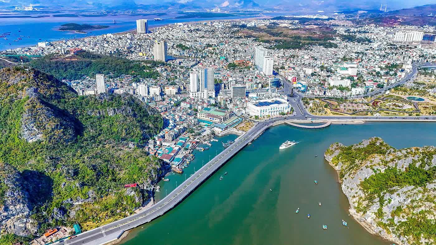 Quảng Ninh đã ghi tên mình bằng 10 sự kiện tiêu biểu – những mốc son phản ánh rõ nét một năm “bứt phá trong tăng trưởng kinh tế, tạo đà cho nhiệm kỳ mới