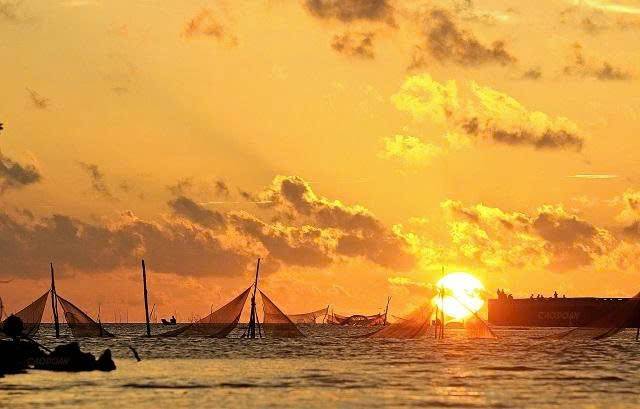 phát triển kinh tế biển bền vững; phấn đấu sản lượng thủy sản trên 1,3 triệu tấn