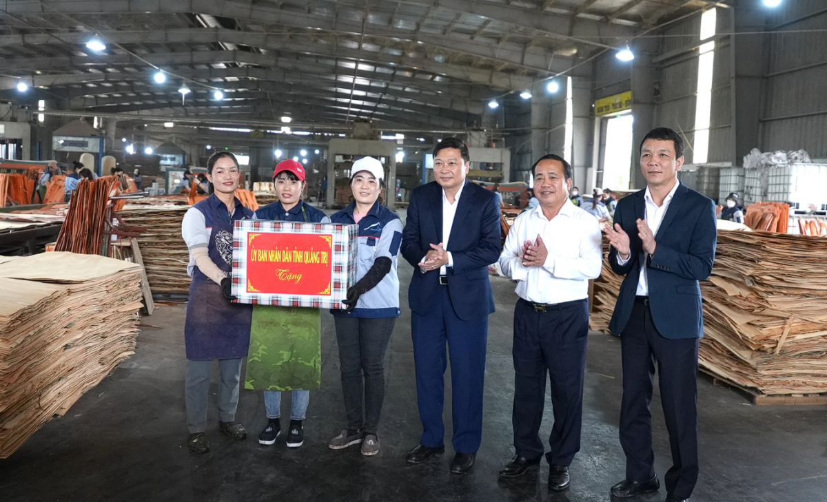 Quảng Trị: Chủ tịch UBND tỉnh kiểm tra sản xuất đầu năm, thúc đẩy doanh nghiệp phát triển bền vững