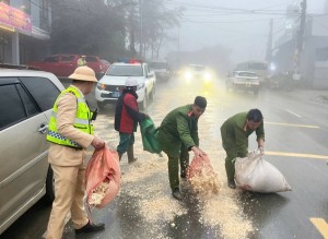 Hành động đẹp giữa sương mù: Công an Sa Pa kịp thời ngăn tai nạn giao thông