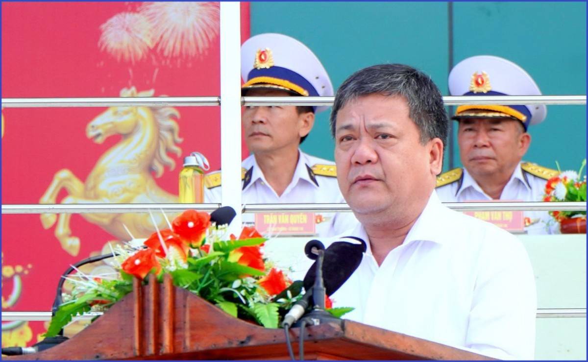 Hàng trăm tấn hàng hóa vượt trên 254 hải lý đem Tết đến Trường Sa