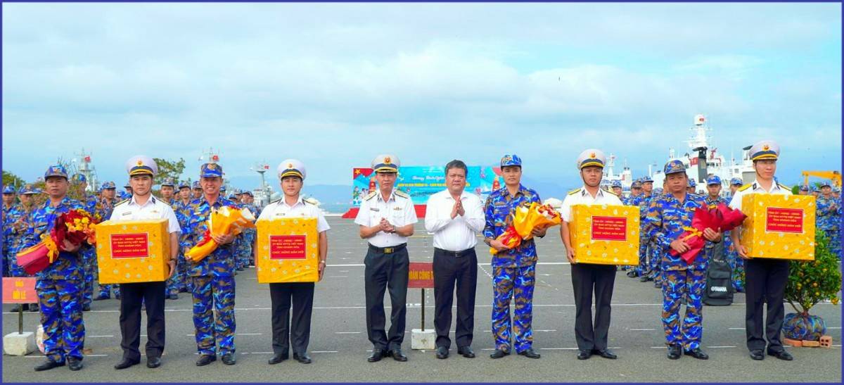 Trường Sa đón Tết 2026: Quà xuân từ hậu phương vượt sóng ra đảo xa