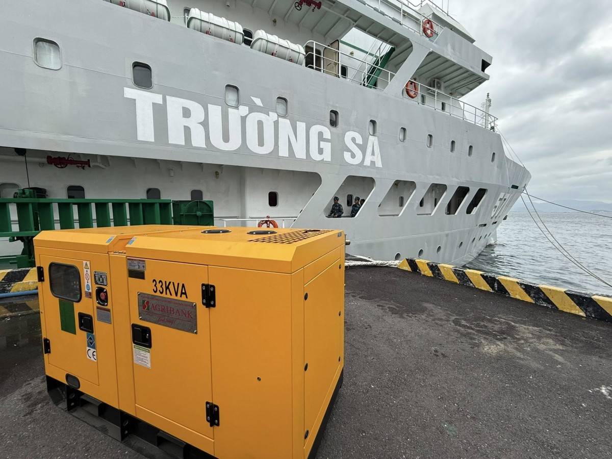 Trường Sa đón Tết 2026: Quà xuân từ hậu phương vượt sóng ra đảo xa