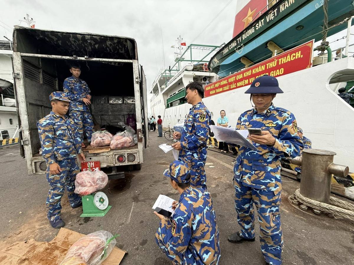 Trường Sa đón Tết 2026: Quà xuân từ hậu phương vượt sóng ra đảo xa