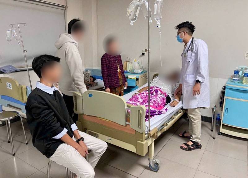 Chủ xe bánh mì khiến 90 người ngộ độc thực phẩm đã bị phạt 92 triệu đồng, đình chỉ hoạt động 4 tháng