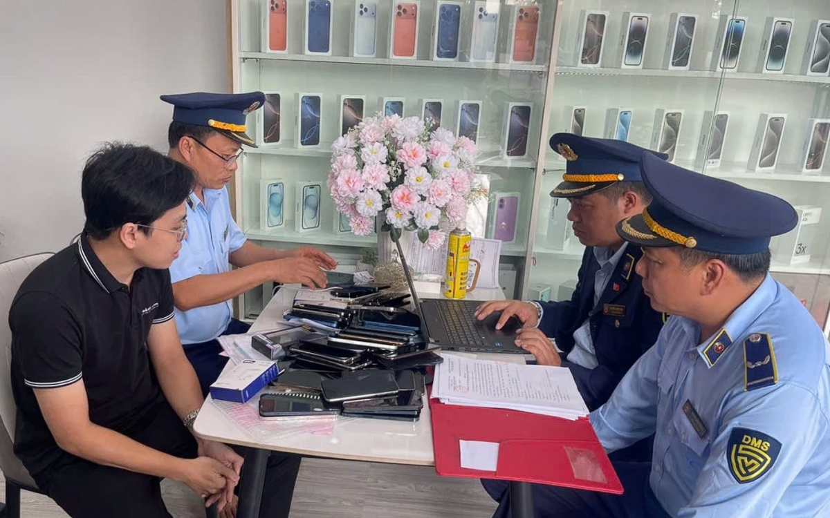 Quảng Trị: Tạm giữ hàng trăm điện thoại iPhone không hóa đơn, chứng từ