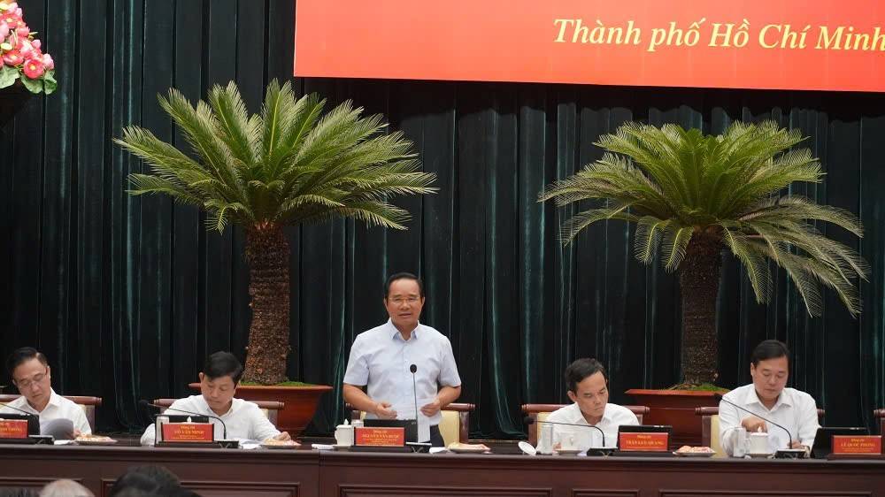 Chủ tịch UBND TP.Hồ Chí Minh Nguyễn Văn Được điều hành phần đại biểu Hội nghị thảo luận